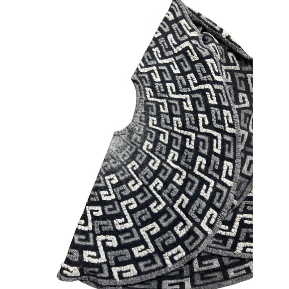 NWT Charlie B geometric jacquard Shawl poncho Charcoal Sz O/S - Picture 9 of 15